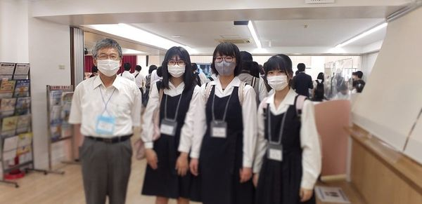 南山中学高校女子部の制服写真画像まとめ・レビュー口コミ評判・生徒の着こなし・夏服冬服詳細情報