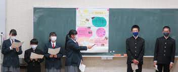青梅市立泉中学校の制服写真画像まとめ・レビュー口コミ評判・生徒の着こなし・夏服冬服詳細情報