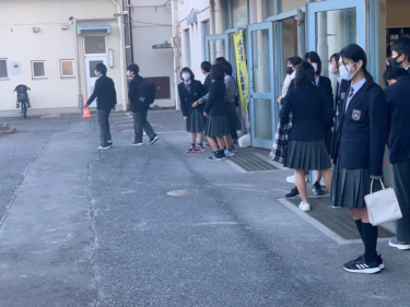 日野市立大坂上中学校の制服写真画像まとめ・レビュー口コミ評判・生徒の着こなし・夏服冬服詳細情報