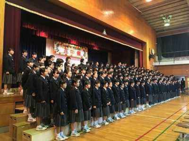足立区立花畑中学校の制服写真画像まとめ・レビュー口コミ評判・生徒の着こなし・夏服冬服詳細情報