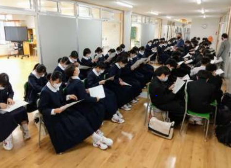 台東区立忍岡中学校の制服写真画像まとめ・レビュー口コミ評判・生徒の着こなし・夏服冬服詳細情報│全国中高制服グラム全国47都道府県の中学校高等