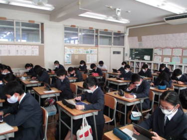 稲城市立稲城第二中学校の制服写真画像まとめ・レビュー口コミ評判・生徒の着こなし・夏服冬服詳細情報