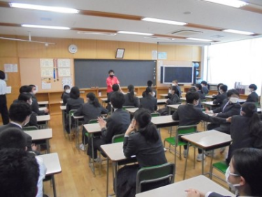 港区立三田中学校の制服写真画像まとめ・レビュー口コミ評判・生徒の着こなし・夏服冬服詳細情報