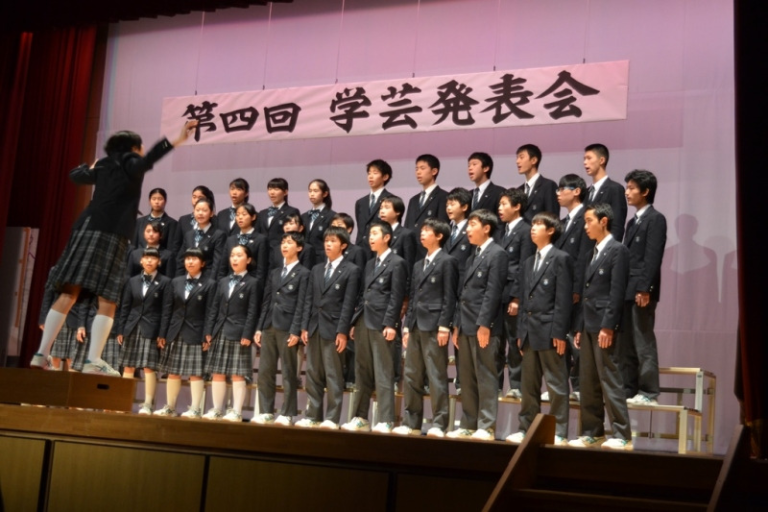 新宿区立新宿西戸山中学校の制服写真画像まとめ・レビュー口コミ評判・生徒の着こなし・夏服冬服詳細情報│全国中高制服グラム全国47都道府県の中学校高等学校制服検索口コミ