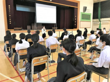 世田谷区立駒沢中学校の制服写真画像まとめ・レビュー口コミ評判・生徒の着こなし・新制服旧制服比較【2020/令和2年度新制服】