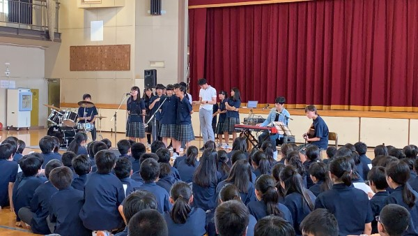 町田市立山崎中学校の制服写真画像まとめ・レビュー口コミ評判・生徒の着こなし・夏服冬服詳細情報│全国中高制服グラム-全国47都道府県の中学校高等学校制服 検索口コミ-