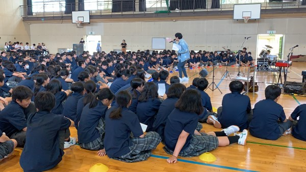 町田市立山崎中学校の制服写真画像まとめ・レビュー口コミ評判・生徒の着こなし・夏服冬服詳細情報│全国中高制服グラム-全国47都道府県の中学校高等学校制服 検索口コミ-