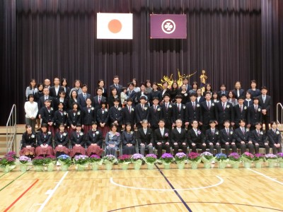 港区立白金の丘学園の制服写真画像まとめ・レビュー口コミ評判・生徒の着こなし・夏服冬服詳細情報