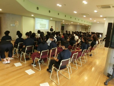 港区立白金の丘学園の制服写真画像まとめ・レビュー口コミ評判・生徒の着こなし・夏服冬服詳細情報