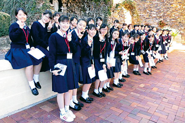光塩女子学院中高等科の制服写真画像まとめ・レビュー口コミ評判・生徒の着こなし・夏服冬服詳細情報（こうえん）