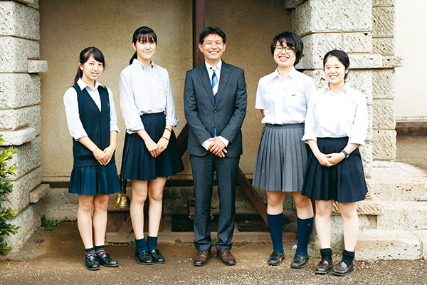 自由学園女子部中等高等科の制服写真画像まとめ・レビュー口コミ評判・生徒の着こなし・夏服冬服詳細情報