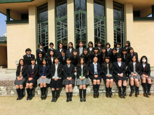 自由学園女子部中等高等科の制服写真画像まとめ・レビュー口コミ評判・生徒の着こなし・夏服冬服詳細情報