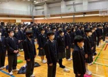 世田谷区立烏山中学校の制服写真画像まとめ・レビュー口コミ評判・生徒の着こなし・夏服冬服詳細情報