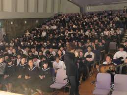 新宿区立牛込第三中学校の制服写真画像まとめ・レビュー口コミ評判・生徒の着こなし・夏服冬服詳細情報