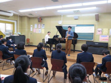 目黒区立第十中学校の制服写真画像まとめ・レビュー口コミ評判・生徒の着こなし・夏服冬服詳細情報