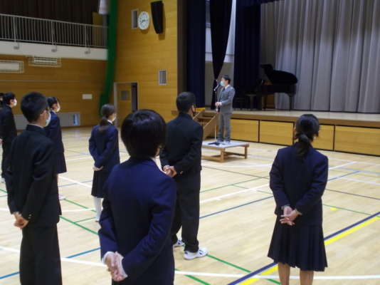大島町立第二中学校の制服写真画像まとめ・レビュー口コミ評判・生徒の着こなし・夏服冬服詳細情報