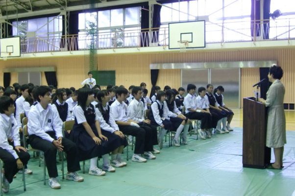 杉並区立中瀬中学校の制服写真画像まとめ・レビュー口コミ評判・生徒の着こなし・夏服冬服詳細情報│全国中高制服グラム-全国47都道府県の中学校高等学校制服 検索口コミ-