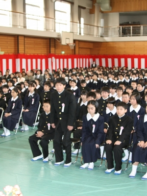 荒川区立第一中学校の制服写真画像まとめ・レビュー口コミ評判・生徒の着こなし・夏服冬服詳細情報