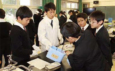 近畿大学附属新宮中学高校の制服写真画像まとめ・レビュー口コミ評判・生徒の着こなし・夏服冬服詳細情報