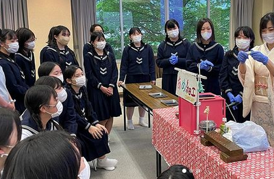 函嶺白百合学園中学高校の制服写真画像まとめ・レビュー口コミ評判・生徒の着こなし・夏服冬服詳細情報