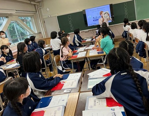 函嶺白百合学園中学高校の制服写真画像まとめ・レビュー口コミ評判・生徒の着こなし・夏服冬服詳細情報