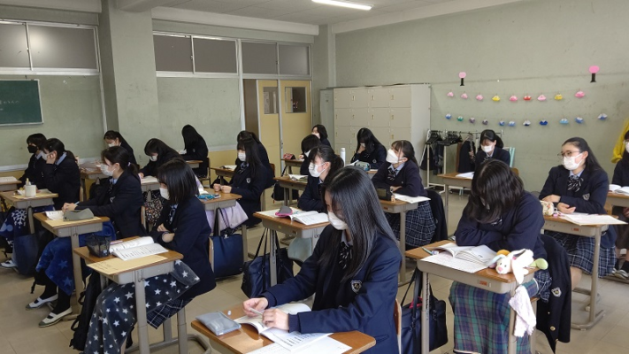 緑ヶ丘女子中学高校の制服画像まとめ・口コミ評判・制服詳細レビュー