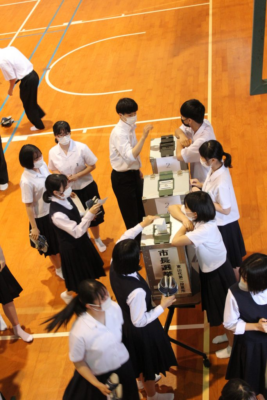 佐賀県立伊万里高校の制服写真画像まとめ・レビュー口コミ評判・生徒の着こなし・新制服旧制服比較【2022/令和4年度新制服】