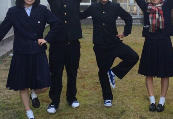 佐賀県立伊万里高校の制服写真画像まとめ・レビュー口コミ評判・生徒の着こなし・新制服旧制服比較【2022/令和4年度新制服】