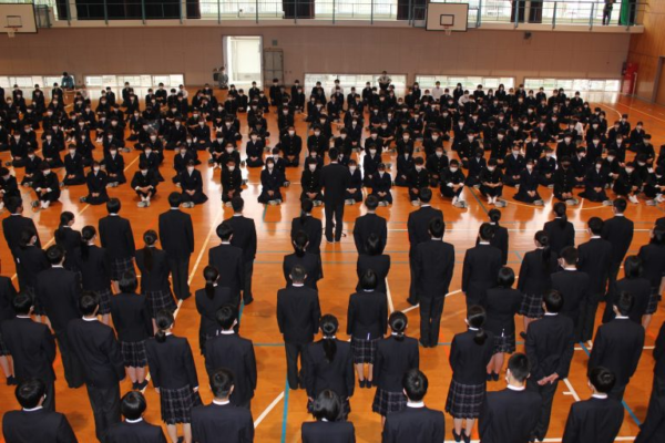 佐賀県立伊万里高校の制服写真画像まとめ・レビュー口コミ評判・生徒の着こなし・新制服旧制服比較【2022/令和4年度新制服】