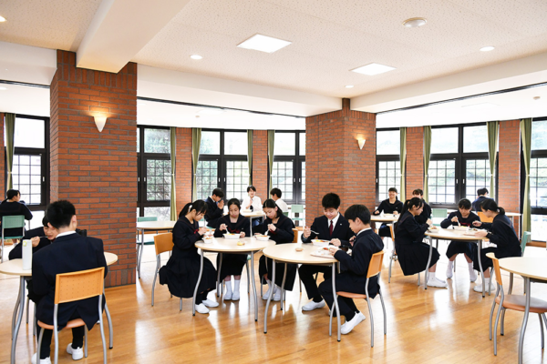 横浜富士見丘学園中等教育学校（中高）の制服画像まとめ・口コミ評判・制服詳細レビュー