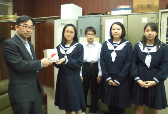 真鶴町立真鶴中学校の制服画像まとめ・口コミ評判・制服詳細レビュー│全国中高制服グラム全国47都道府県の中学校高等学校制服検索口コミ