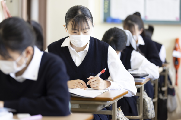 平安女学院中学高校の制服写真画像動画まとめ・レビュー口コミ評判・生徒の着こなし・夏服冬服詳細情報・日本初のセーラー服採用校