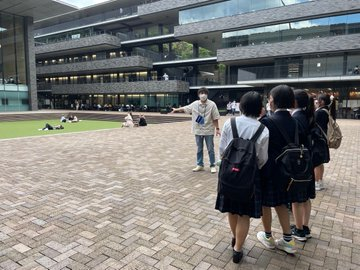 京都府立朱雀高校の制服写真画像まとめ・レビュー口コミ評判・生徒の着こなし・夏服冬服詳細情報。制服導入後の制服は？