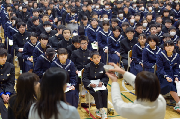 座間市立座間中学校の制服画像まとめ・口コミ評判・制服詳細レビュー・新制服旧制服比較【2023/令和5年新制服】