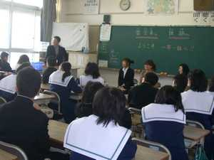 豊川市立金屋中学校の制服写真画像まとめ・レビュー口コミ評判・生徒の着こなし・夏服冬服詳細情報