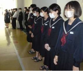 知多市立中部中学校の制服写真画像まとめ・レビュー口コミ評判・生徒の着こなし・夏服冬服詳細情報