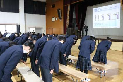 京都市立塔南高校の制服写真画像まとめ・レビュー口コミ評判・生徒の着こなし・夏服冬服詳細情報