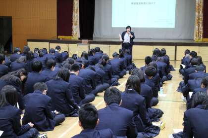京都市立塔南高校の制服写真画像まとめ・レビュー口コミ評判・生徒の着こなし・夏服冬服詳細情報
