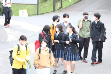 京都成章高校の制服写真画像まとめ・レビュー口コミ評判・生徒の着こなし・令和5年度制服自由化詳細
