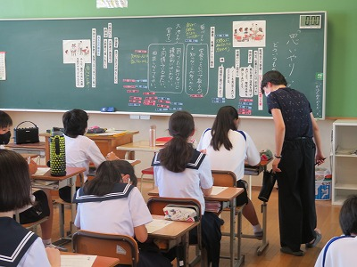 愛西市立佐織中学校の制服写真画像まとめ・レビュー口コミ評判・生徒の着こなし・夏服冬服詳細情報