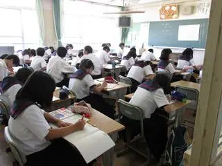 みよし市立南中学校の制服写真画像動画まとめ・レビュー口コミ評判・生徒の着こなし・夏服冬服詳細情報