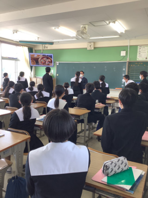 西尾市立平坂中学校の制服写真画像まとめ・レビュー口コミ評判・生徒の着こなし・夏服冬服詳細情報