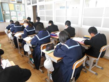 岡崎市立岩津中学校の制服写真画像動画まとめ・レビュー口コミ評判・生徒の着こなし・夏服冬服詳細情報