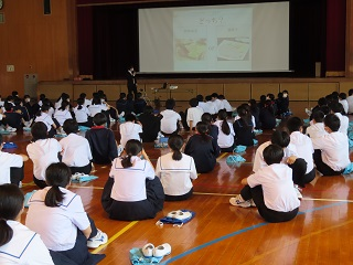 豊橋市立本郷中学校の制服写真画像まとめ・レビュー口コミ評判・生徒の着こなし・夏服冬服詳細情報