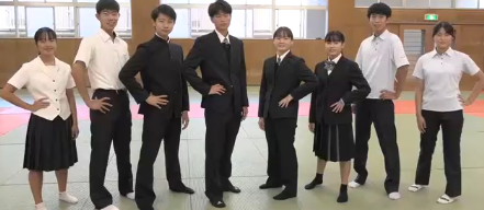 【長崎】大村高校、2023年度より新制服。青紺旧型女子制服廃止・完全ジェンダーレス制服へ。