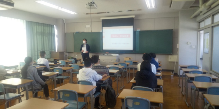 大阪府立桃谷高校の制服写真画像動画まとめ・レビュー口コミ評判・生徒の着こなし・夏服冬服詳細情報