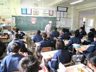 さいたま市立第二東中学校の制服写真画像動画まとめ・レビュー口コミ評判・体操服ジャージ・夏服冬服詳細情報│全国中高制服グラム-全国47都道府県の中学校 高等学校制服検索口コミ-