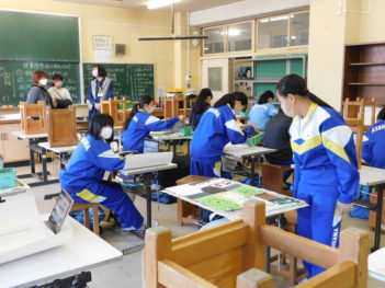 川口市立岸川中学校の制服写真画像動画まとめ・レビュー口コミ評判・体操服ジャージ・夏服冬服詳細情報│全国中高制服グラム全国47都道府県の中学校