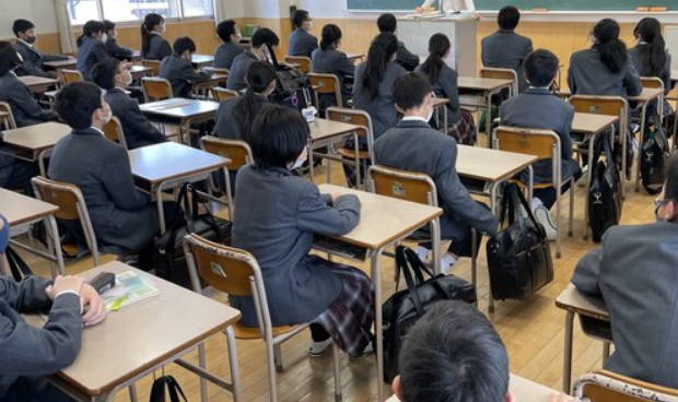 関西大学北陽中学高校の制服画像。着こなしや制服ランキング