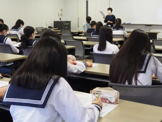金蘭会中学高校の制服写真画像動画まとめ・レビュー口コミ評判・セーラー服ジャージ部活バレー様子等